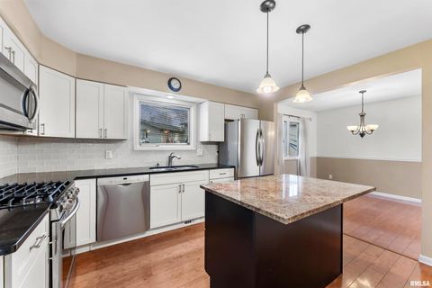 Tiny photo for 2326 KINGSWAY Drive, Bettendorf, IA 52722 (MLS # QC4269379)