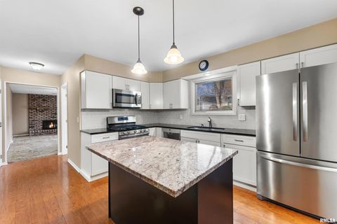 Tiny photo for 2326 KINGSWAY Drive, Bettendorf, IA 52722 (MLS # QC4269379)