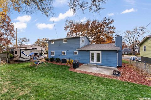 Tiny photo for 2326 KINGSWAY Drive, Bettendorf, IA 52722 (MLS # QC4269379)