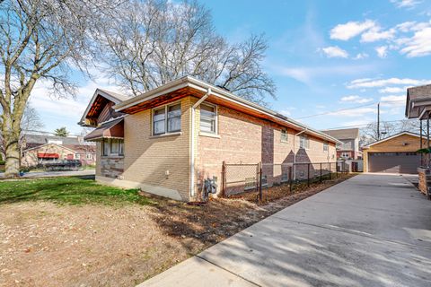 A home in Evergreen Park