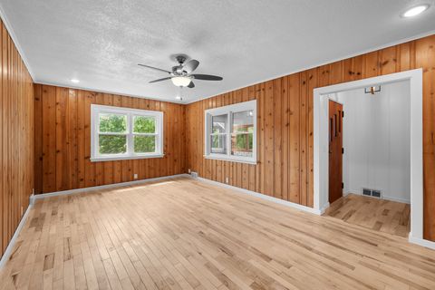 Tiny photo for 3525 Fair Avenue, Davenport, IA 52806 (MLS # 12656398)