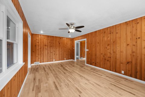 Tiny photo for 3525 Fair Avenue, Davenport, IA 52806 (MLS # 12656398)