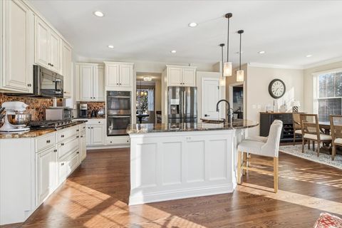 Tiny photo for 909 King Edward Avenue, St. Charles, IL 60174 (MLS # 12591413)