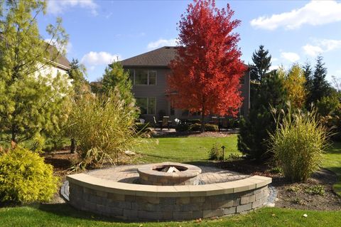 Tiny photo for 909 King Edward Avenue, St. Charles, IL 60174 (MLS # 12591413)