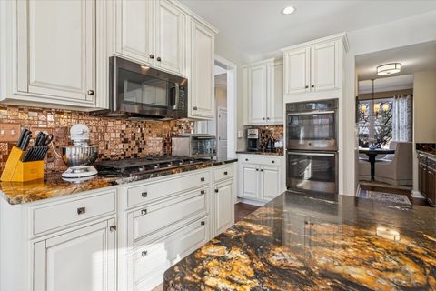 Tiny photo for 909 King Edward Avenue, St. Charles, IL 60174 (MLS # 12591413)