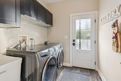 Tiny photo for 909 King Edward Avenue, St. Charles, IL 60174 (MLS # 12591413)