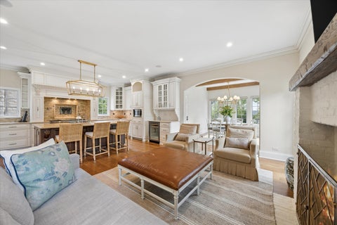 Tiny photo for 704 S Lincoln Street, Hinsdale, IL 60521 (MLS # 12706328)