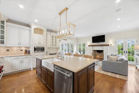 Tiny photo for 704 S Lincoln Street, Hinsdale, IL 60521 (MLS # 12706328)