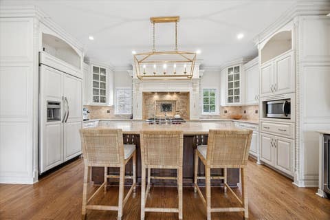 Tiny photo for 704 S Lincoln Street, Hinsdale, IL 60521 (MLS # 12706328)