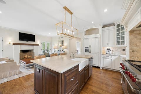 Tiny photo for 704 S Lincoln Street, Hinsdale, IL 60521 (MLS # 12706328)