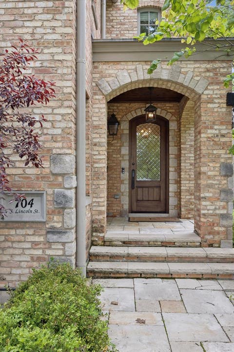Tiny photo for 704 S Lincoln Street, Hinsdale, IL 60521 (MLS # 12706328)