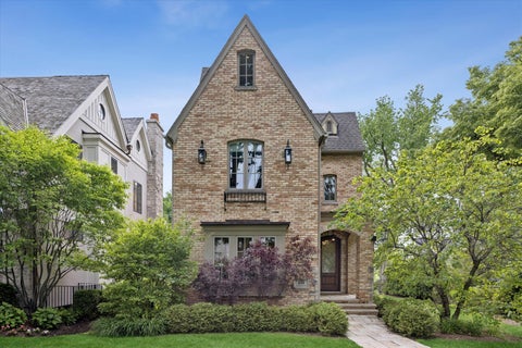 Photo of 704 S Lincoln Street, Hinsdale, IL 60521 (MLS # 12706328)