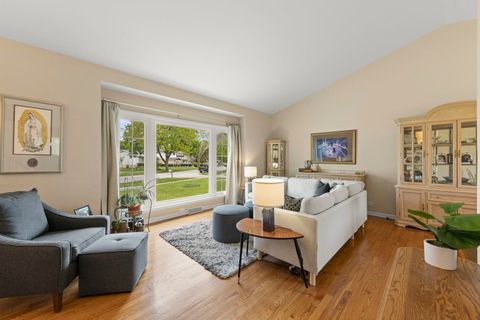 Tiny photo for 2426 S Shag Bark Trail, Arlington Heights, IL 60005 (MLS # 12632337)
