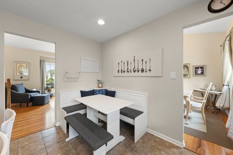 Tiny photo for 2426 S Shag Bark Trail, Arlington Heights, IL 60005 (MLS # 12632337)