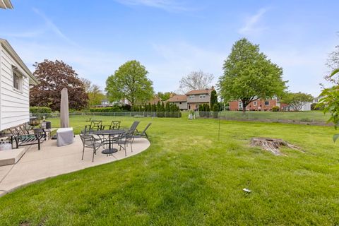 Tiny photo for 2426 S Shag Bark Trail, Arlington Heights, IL 60005 (MLS # 12632337)