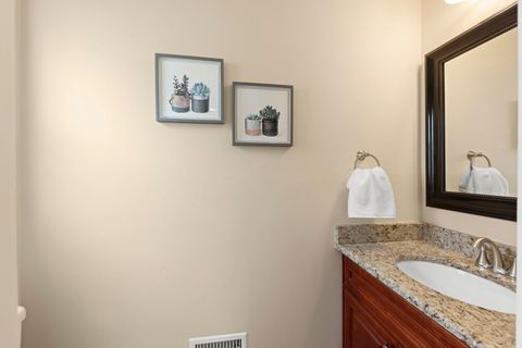 Tiny photo for 2426 S Shag Bark Trail, Arlington Heights, IL 60005 (MLS # 12632337)