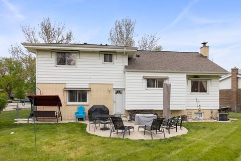 Tiny photo for 2426 S Shag Bark Trail, Arlington Heights, IL 60005 (MLS # 12632337)