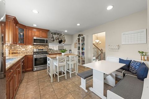 Tiny photo for 2426 S Shag Bark Trail, Arlington Heights, IL 60005 (MLS # 12632337)