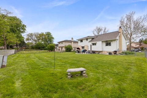 Tiny photo for 2426 S Shag Bark Trail, Arlington Heights, IL 60005 (MLS # 12632337)