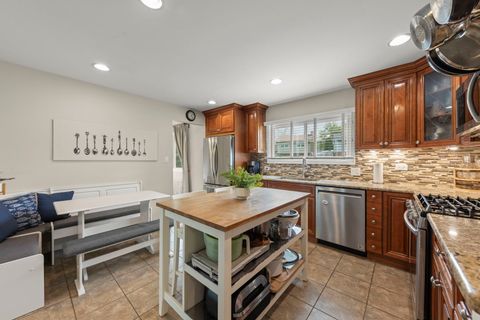 Tiny photo for 2426 S Shag Bark Trail, Arlington Heights, IL 60005 (MLS # 12632337)
