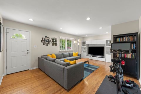 Tiny photo for 2426 S Shag Bark Trail, Arlington Heights, IL 60005 (MLS # 12632337)