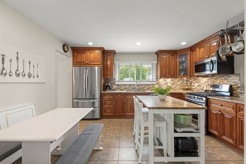 Tiny photo for 2426 S Shag Bark Trail, Arlington Heights, IL 60005 (MLS # 12632337)