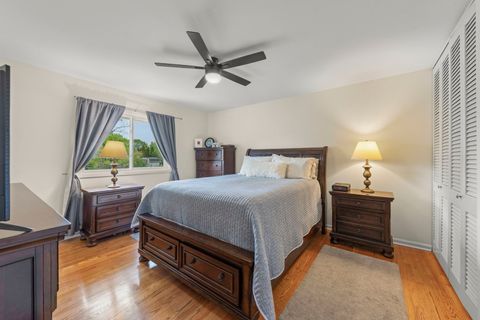 Tiny photo for 2426 S Shag Bark Trail, Arlington Heights, IL 60005 (MLS # 12632337)