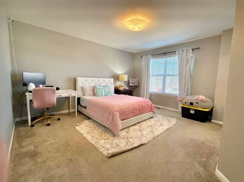 Tiny photo for 995 Bluff Quarry Drive, South Elgin, IL 60177 (MLS # 12586310)