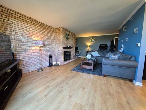 Tiny photo for 5600 Hillcrest Lane #2K, Lisle, IL 60532 (MLS # 12500143)