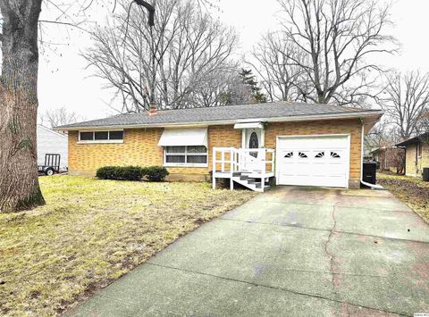 Photo of 2025 W Hilltop Drive, Quincy, IL 62305 (MLS # 12584873)