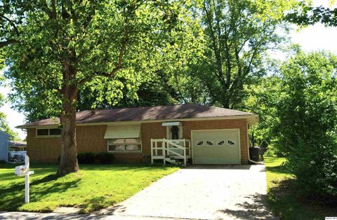 Photo of 2025 W Hilltop Drive, Quincy, IL 62305 (MLS # 12584873)