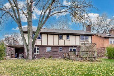 Tiny photo for 1040 S Linneman Road, Mount Prospect, IL 60056 (MLS # 12517226)