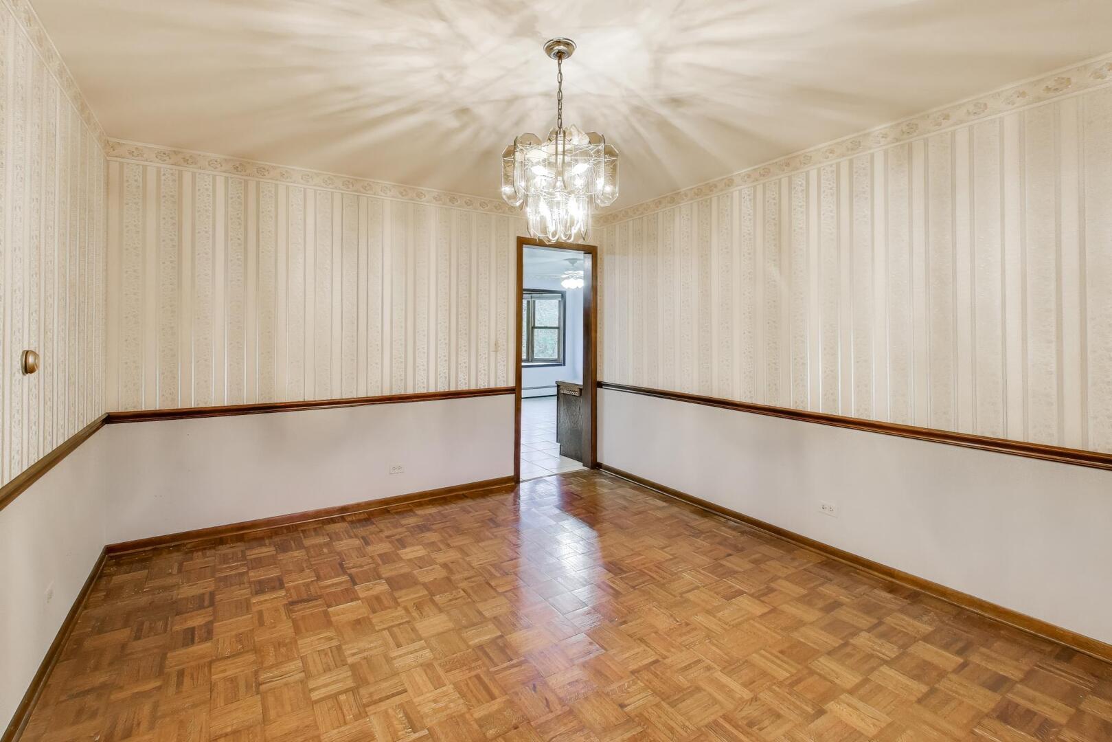 1040 S Linneman Road