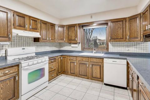 Tiny photo for 1040 S Linneman Road, Mount Prospect, IL 60056 (MLS # 12517226)
