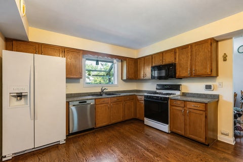 Tiny photo for 1898 McRae Lane, Mundelein, IL 60060 (MLS # 12760174)