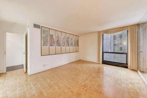 Tiny photo for 990 N Lake Shore Drive #9A, Chicago, IL 60611 (MLS # 12518805)