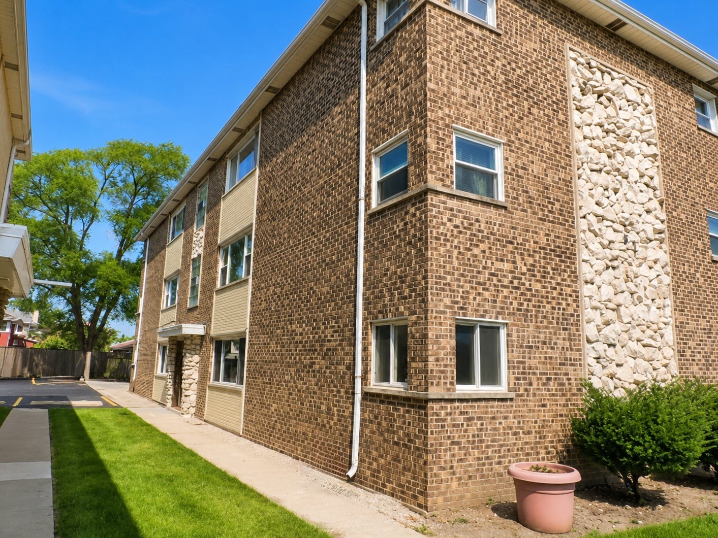 2440 River Road 1E