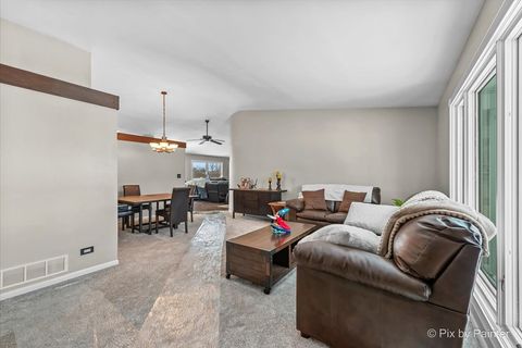 Tiny photo for 390 S Garden Avenue, Roselle, IL 60172 (MLS # 12548785)