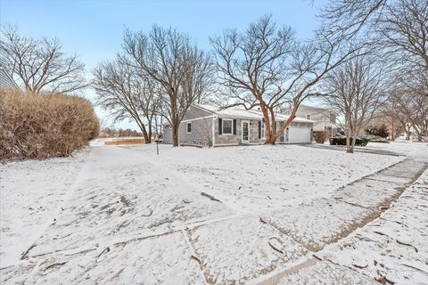 Tiny photo for 390 S Garden Avenue, Roselle, IL 60172 (MLS # 12548785)