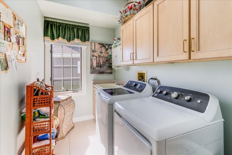 Tiny photo for 8 Canterbury Court, Lake In The Hills, IL 60156 (MLS # 12712784)