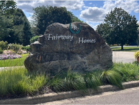 Tiny photo for 8 Canterbury Court, Lake In The Hills, IL 60156 (MLS # 12712784)