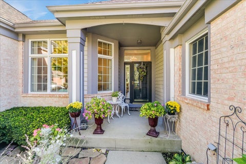 Tiny photo for 8 Canterbury Court, Lake In The Hills, IL 60156 (MLS # 12712784)