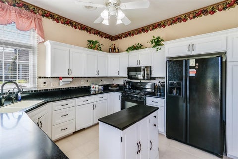 Tiny photo for 8 Canterbury Court, Lake In The Hills, IL 60156 (MLS # 12712784)