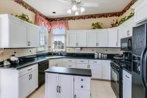 Tiny photo for 8 Canterbury Court, Lake In The Hills, IL 60156 (MLS # 12712784)