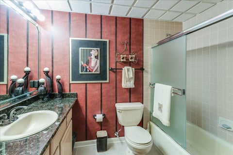 Tiny photo for 8 Canterbury Court, Lake In The Hills, IL 60156 (MLS # 12712784)