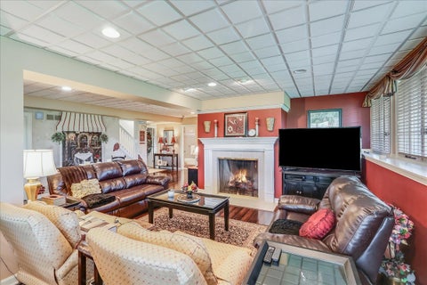 Tiny photo for 8 Canterbury Court, Lake In The Hills, IL 60156 (MLS # 12712784)