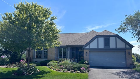Photo of 8 Canterbury Court, Lake In The Hills, IL 60156 (MLS # 12712784)