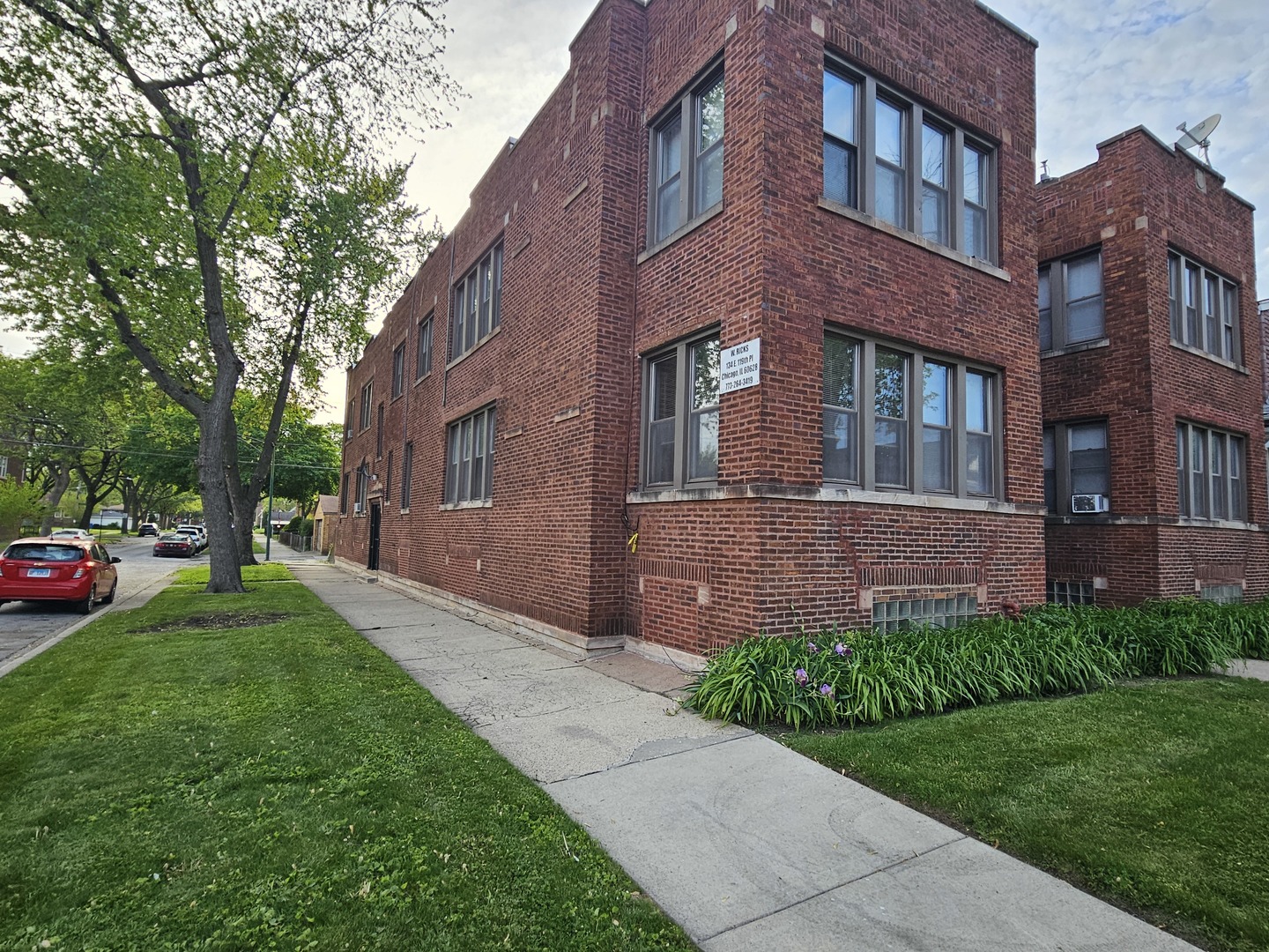 8056 S Burnham Avenue
