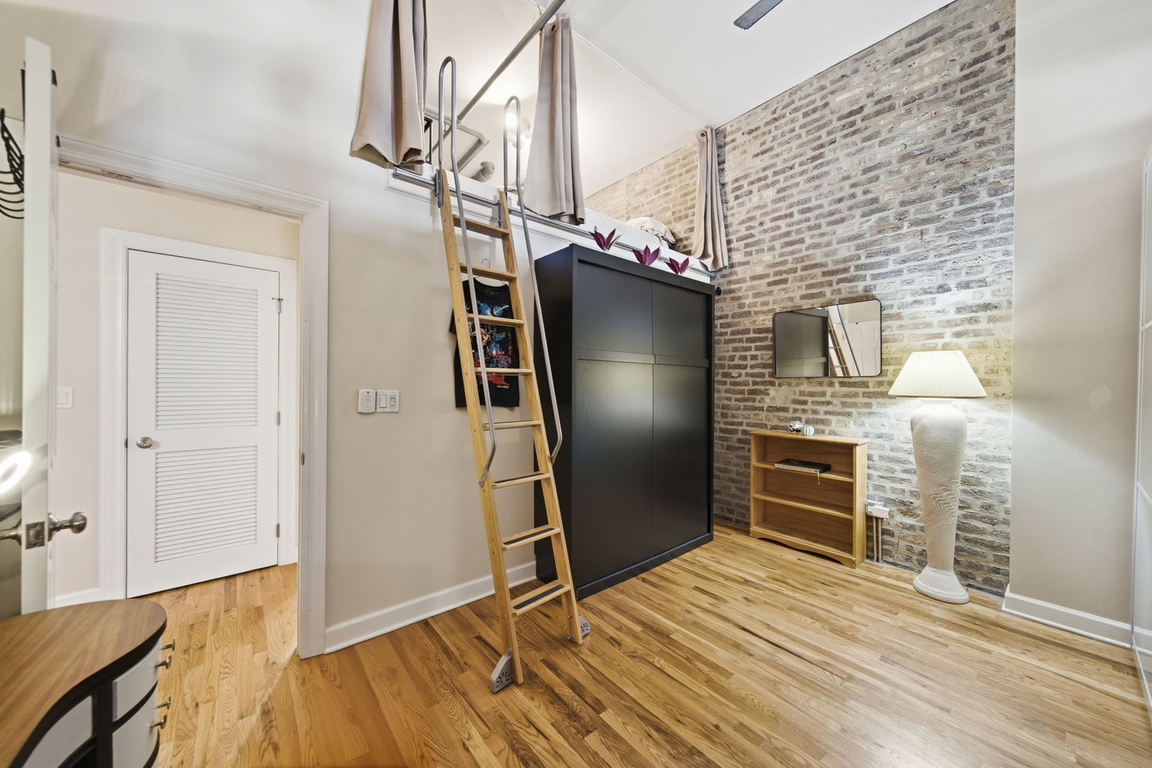 824 W SUPERIOR Street 409