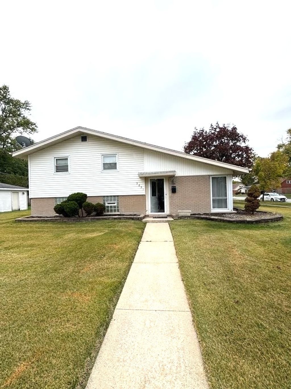 Photo for 3831 168th Street, Country Club Hills, IL 60478 (MLS # 12506898)